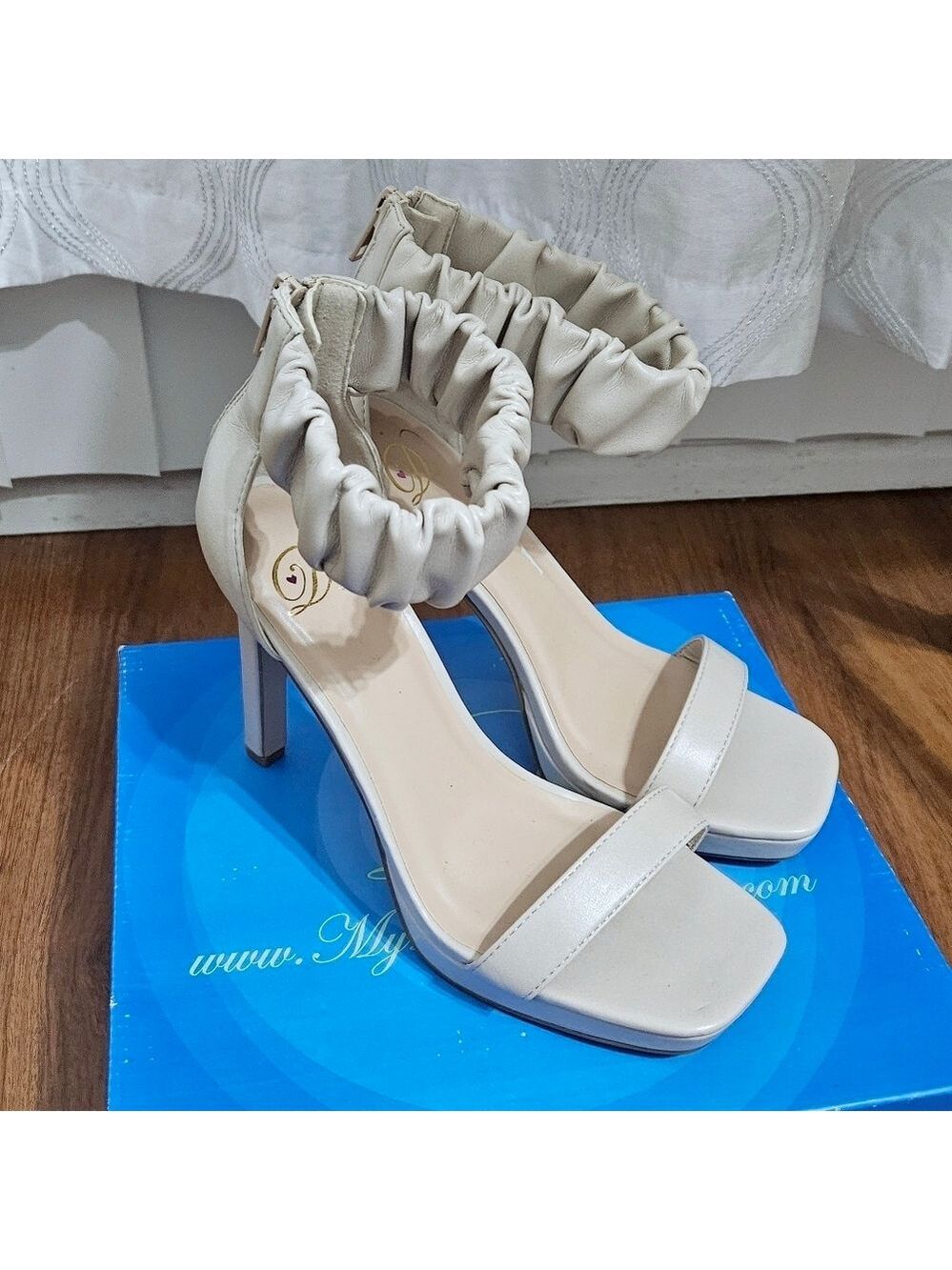 My Delicious Shoes Monique Beige Women's Sandals Sz 8.5